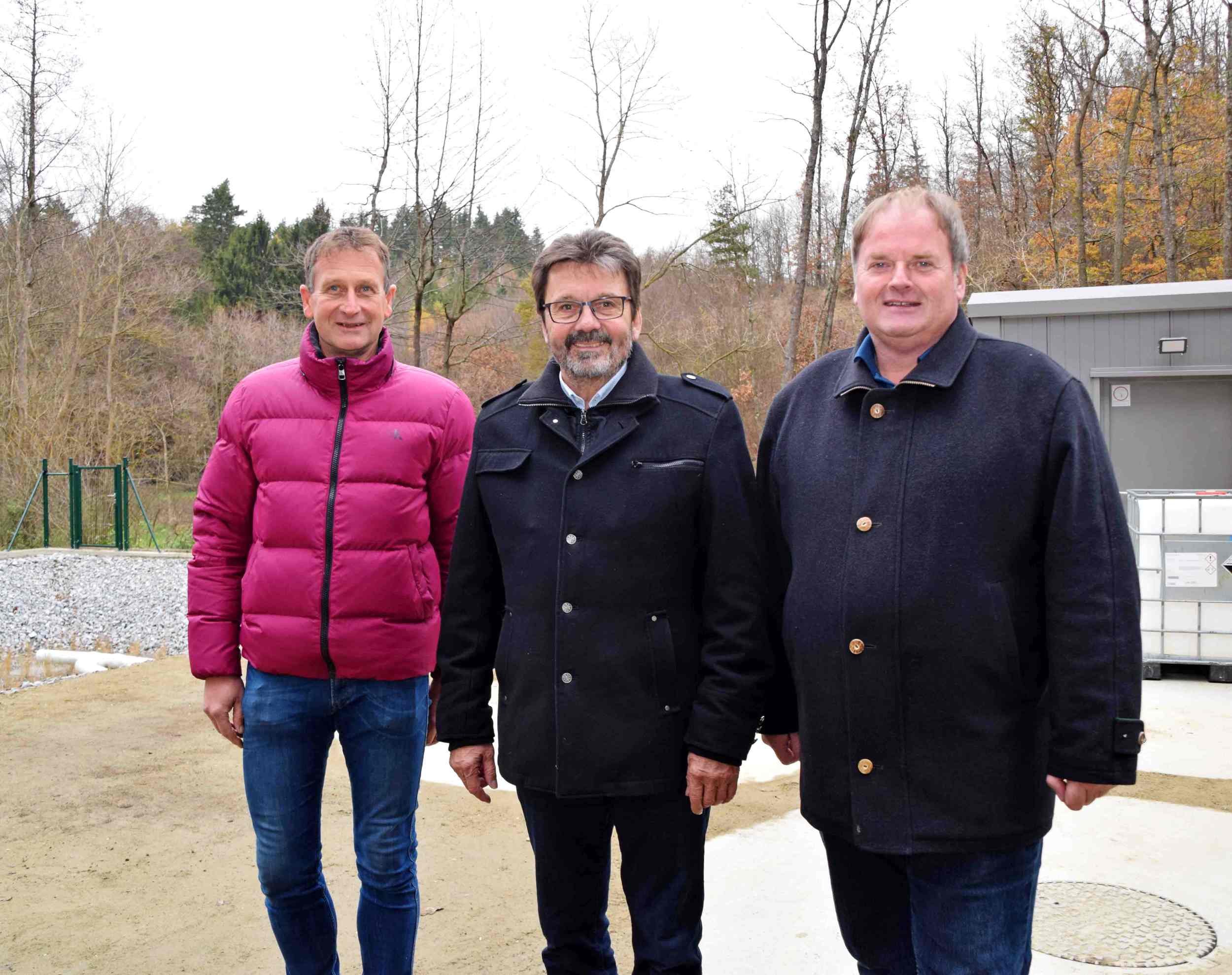 Bauamtsleiter Johannes Kapitan, Bgm. Gerhard Lentschig und Obmann StR  Manfred Daniel zeigen sich erfreut über das Projekt Kläranlage Doberndorf. 